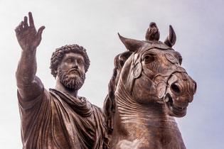 antike Statue: Reiter mit Pferd