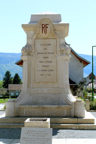 1er Monument aux Morts de l'Ain [Peyrieu] inauguré le 23 novembre 1919