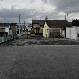 岐阜県大垣市をはじめ、岐阜市、瑞穂市、本巣市、巣南町、関ヶ原町、羽島市、海津市、安八町、神戸町、北方町、輪之内町、揖斐川町、池田町、垂井町、岐南町、大野町、笠松町、養老町、さらには愛知県名古屋市などの周辺地域からもアクセスがよく、多くの方が通われている夢現窯の陶芸教室。本格的なろくろ体験や、お皿・人形・表札・時計などの手作り陶芸体験が楽しめます。