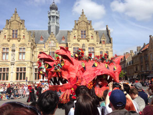 パレードの山車