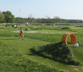 Pick Reinhard durchspielt souverän den Ring auf Loch 11 des Soccerparks Ortenau.