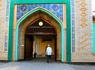 18:00 Uhr - Zeit für das Abendgebet in der Moschee