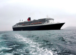 Queen Mary 2 auf Reede
