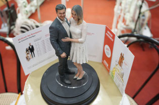 <img src=“Bilddatei.jpg“ alt=Brautpaar als Caketopper>