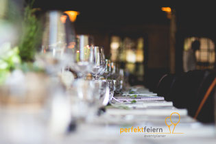 <img src="bilddatei.jpg" alt="Eventorganisation">