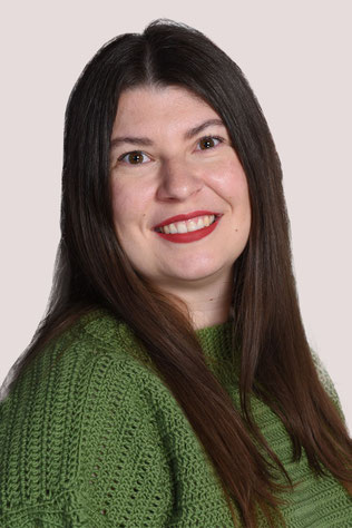 Eine Psychotherapeutin in Essen aus der Praxis für Psychotherapie in Essen Dr. Maria Wehr & Kolleg*innen, spezialisiert auf Psychotherapie für Erwachsene in Essen, bei Depression, Angst, Trauma, Sucht, Stress, Lebenskrisen.