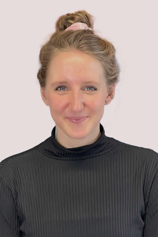 Ein Psychotherapeut in Essen aus der Praxis für Psychotherapie in Essen Dr. Maria Wehr & Kolleg*innen, spezialisiert auf Psychotherapie für Erwachsene in Essen, bei Depression, Angst, Trauma, Sucht, Stress, Lebenskrisen.