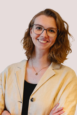 Ein Psychotherapeut in Essen aus der Praxis für Psychotherapie in Essen Dr. Maria Wehr & Kolleg*innen, spezialisiert auf Psychotherapie für Erwachsene in Essen, bei Depression, Angst, Trauma, Sucht, Stress, Lebenskrisen.
