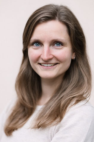 Ein Psychotherapeut in Essen aus der Praxis für Psychotherapie in Essen Dr. Maria Wehr & Kolleg*innen, spezialisiert auf Psychotherapie für Erwachsene in Essen, bei Depression, Angst, Trauma, Sucht, Stress, Lebenskrisen.