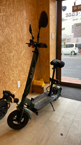 BLAZE EV SCOOTERのチューブ交換を依頼された修理車両の写真