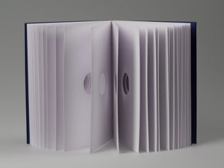 Buchseiten mit Tunnelblick