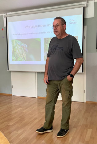 Jürgen Borngraeber beim Vortrag (Foto: NABU Hilden)