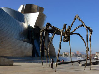 Louise BOURGEOIS, "Maman", 1999, sculpture en bronze, marbre et acier, 10 mètres, Bilbao