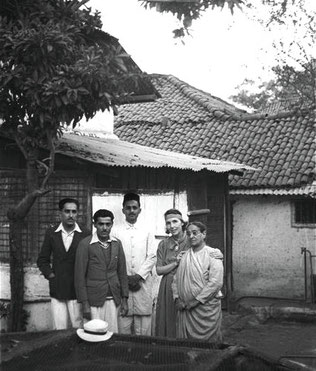 1938 Baba's Home, Poona - Beheram, Jal, Pleader, Hedi & Shireenmai ; photo taken by Walter Mertens - Courtesy of MN Collection