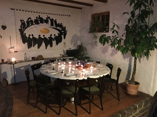 gedeckter Tisch auf Heldenreise Seminar