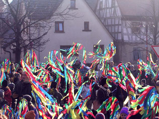 Lichtmess in Derdingen - Bunte Bänder flattern als Willkommen