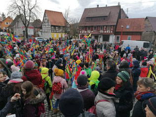 Kinder und Farbenpracht gehörten auch in diesem Jahr zur Derdinger Lichtmess