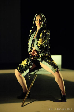 Rocío Molina in "Caida del cielo" beim Flamenco-Festival 2019 im tanzhaus nrw/Color-Foto by Boris de Bonn