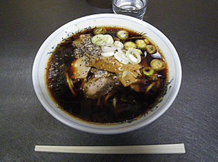 富山のブラックラーメン