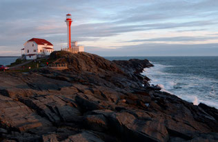 Leuchtturm auf Klippe in Nova Scotia
