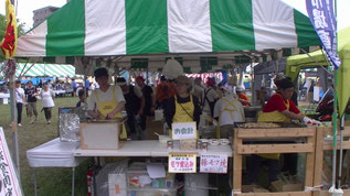 南まつりハマモツ出店の様子
