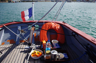 petit déjeuner avec vue sur le port de Camaret sur mer