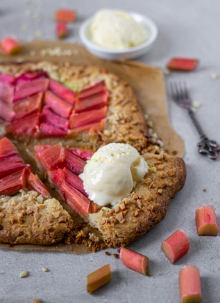 Galette, Rhabarber, galette, rhubarb, rhubarbcake, cake, Kuchen, Rhabarberkuchen, Rhabarbergalette, rhubarbgalette