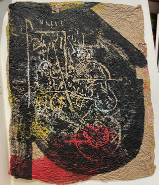 Ladislas Kijno , technique mixte et papier froissé kraft, expose à la galerie agnes thiebault 