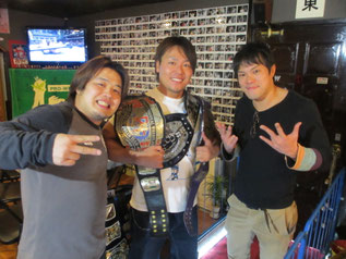 （左から）ヤス・ウラノ選手、HARASHIMA選手、KUDO選手