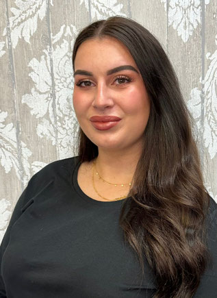 Alena De Marco      COIFFEUSE EFZ / BERUFSBILDNERIN