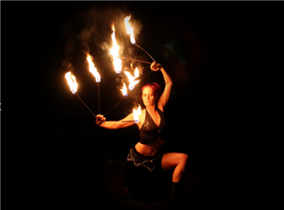 Fireartist in the dark