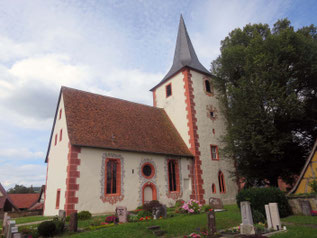 Die Diefenbacher Heilig-Kreuz-Kirche entstand mitten im Dreißigjährigen Krieg und wurde von Heinrich Schickhardt entworfen.