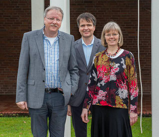 Die neuen Ehrenamts-Koordinatoren der Duisburger Pfarrei Liebfrauen haben ihre (ehrenamtliche) Aufgabe übernommen (v.l.): Martin Zensen, Elmar Ibels und Monika Schmitz. (RP-Foto: Achim Pohl / Bistum Essen)