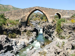 adrano, ponte dei saraceni, simeto