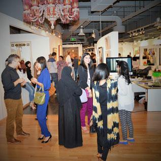 www.classy-dubai.com 2015 Kunstinteressierte Besucher Vernissage Big Picture Dubai