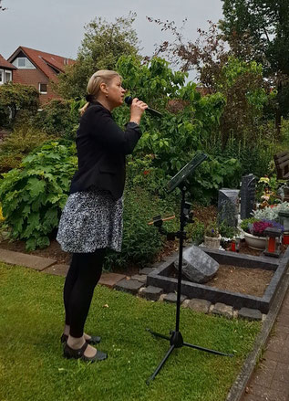  Diane Eisenhawer Haltern am See, NRW, Sängerin, Klassiksängerin Trauersängerin, Gesang zur Beerdigung Bestattung Urnenbeisetzung