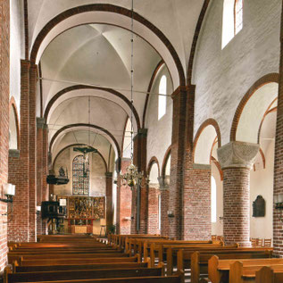 St. Marien Bad Segeberg innen mit Blick auf den Lautsprecher