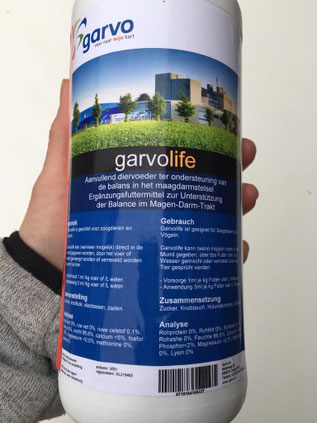 Eine Flasche mit Garvo Life 