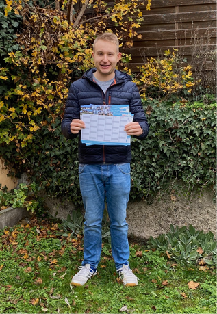 Freut sich über die gelungenen Kalender: Der neue Diezer CDU-Vorsitzende Maximilian Müller. Foto: CDU Diez