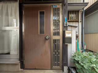 施工前の玄関ドア