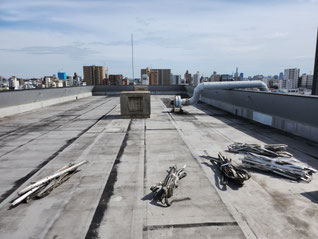 施工中（愛知県名古屋市の賃貸マンションの屋上防水工事）