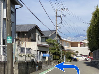 「HOLOMEDIA」の看板あります