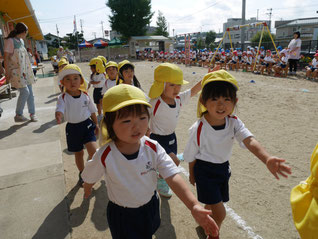元気よく入場行進!