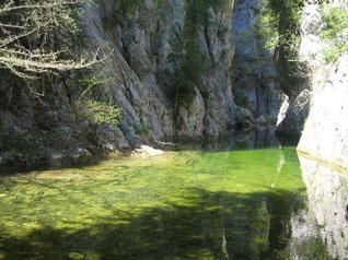 Les Sentiers Oublies De La Nesque Monts De Vaucluse Site De Marche Et Reve Istres