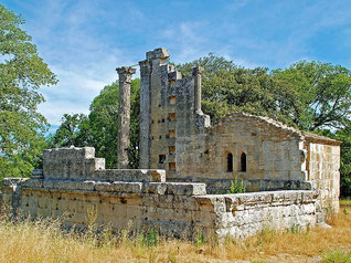 Les ruines du temple Romain de Chateau Bas