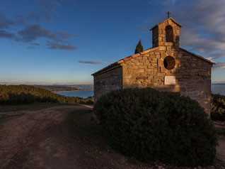 La chapelle de la colline St Etienne au soleil couchant