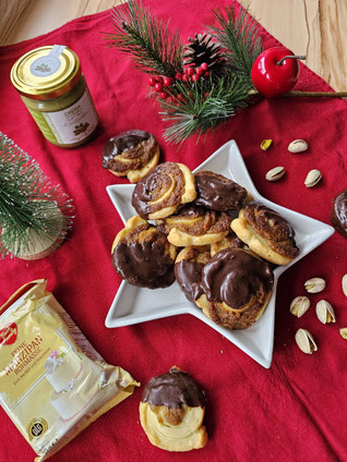 Edle Pistazien-Plätzchen mit Marzipan zu Weihnachten