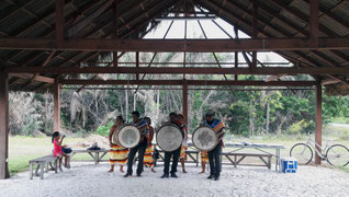 Sanpulas et chants traditionnels Kali'na à Awala Yalimapo.