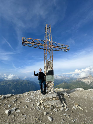 Gipfelkreuz des Sass Pordoi - leicht zu erreichen und cooler Foto-Spot  