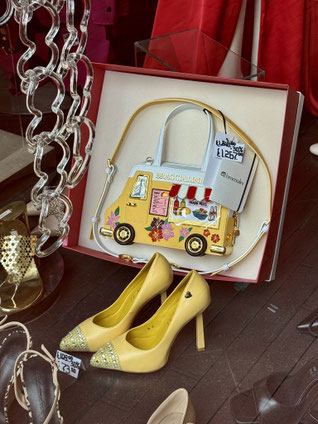 Tausend-Euro-Handtasche im Schaufenster in Montecatini